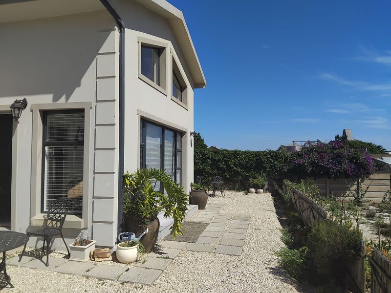 House For Sale in Albertinia Central - Photo 2