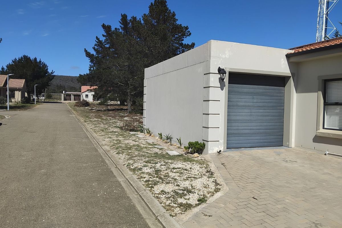 House For Sale in Albertinia Central - Photo 5