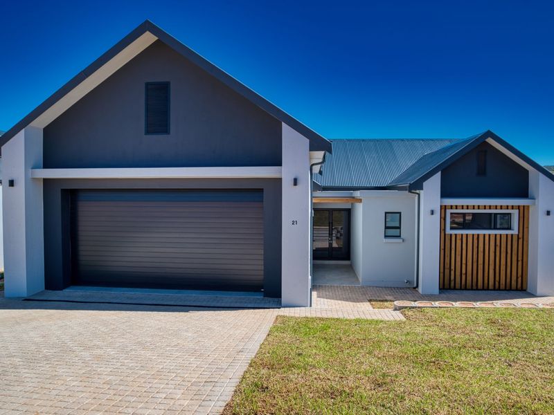 House For Sale in Outeniquasbosch - Photo 2