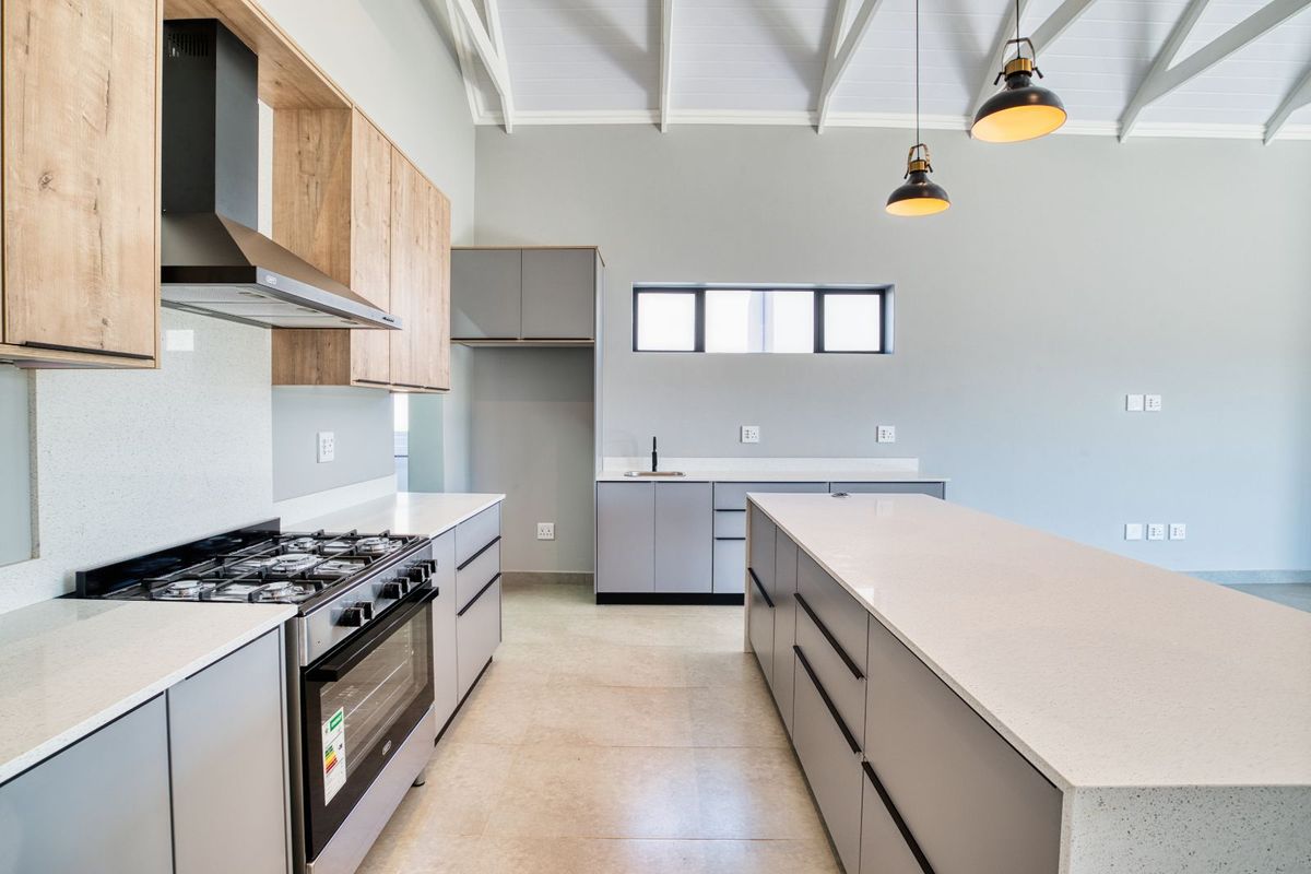 House For Sale in Outeniquasbosch - Photo 4