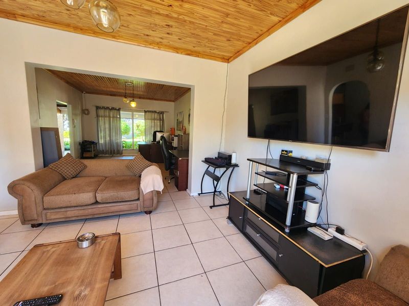 House For Sale in Heuwelsig - Photo 2