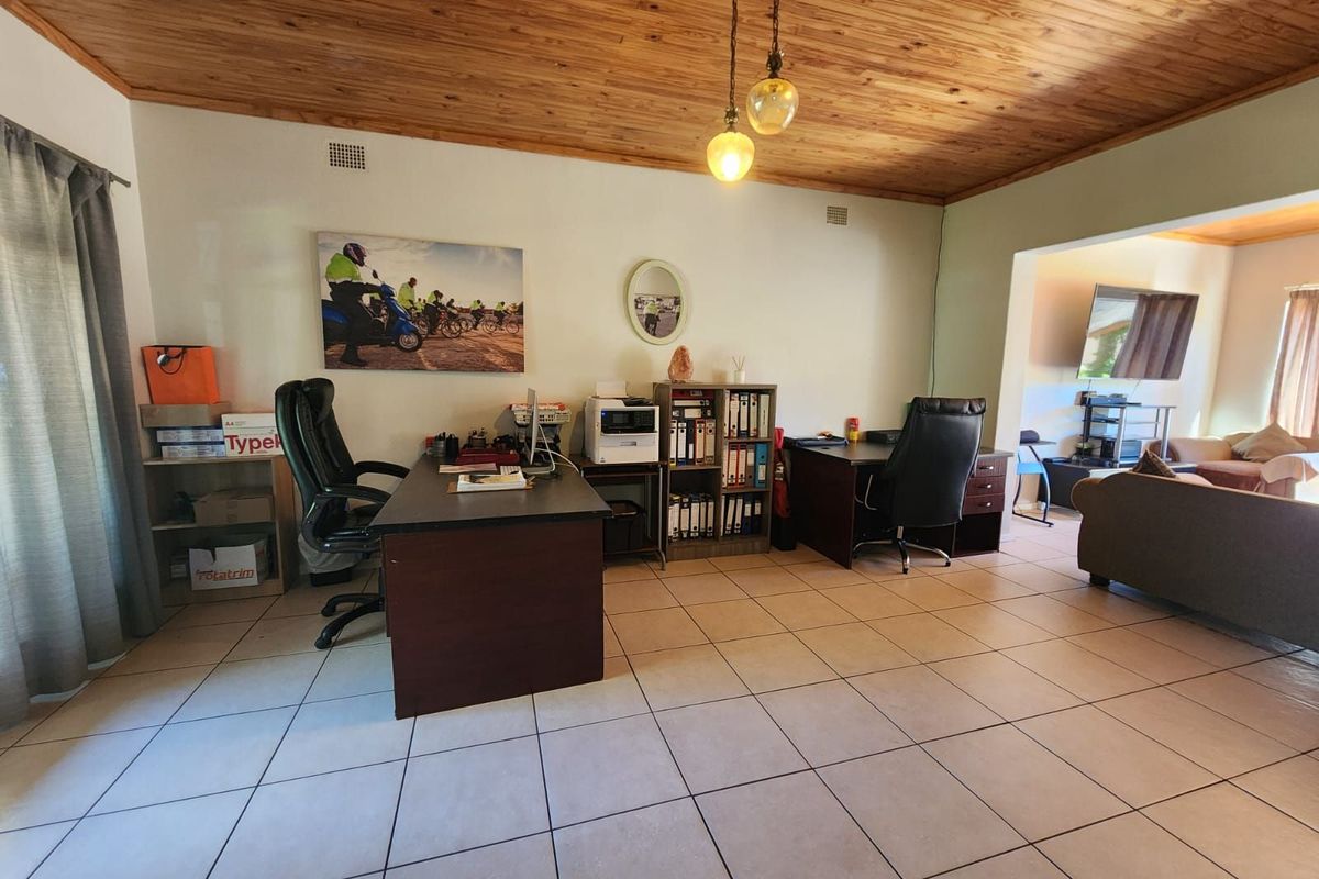 House For Sale in Heuwelsig - Photo 4