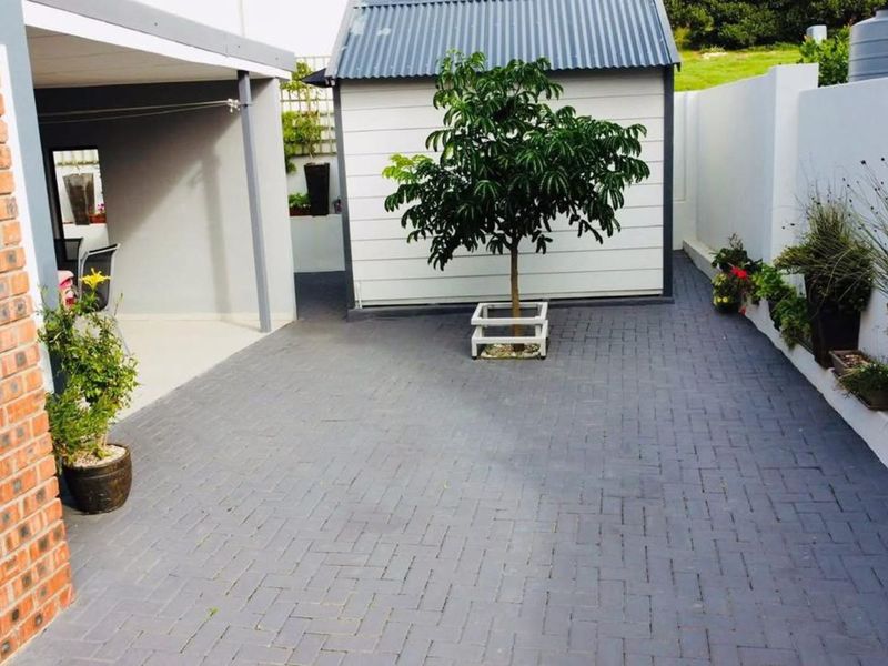 House For Sale in Stilbaai Wes - Photo 2