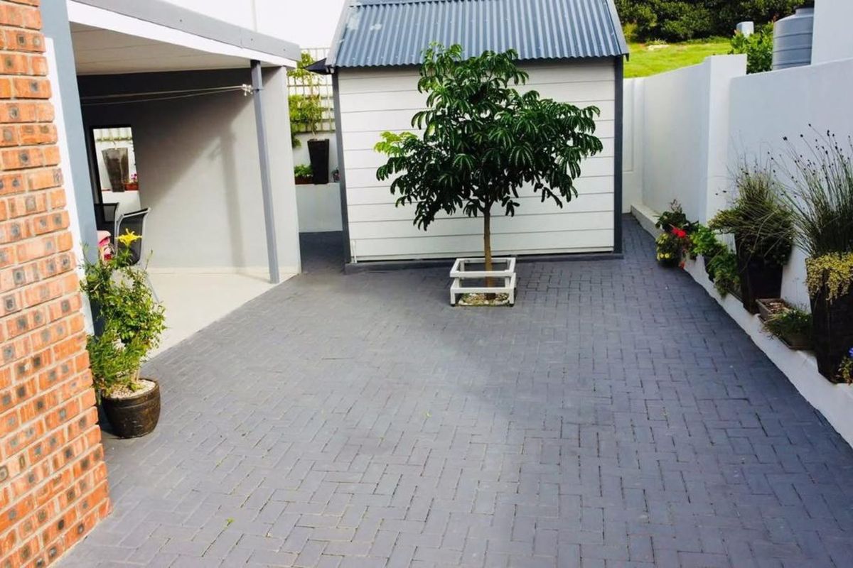 House For Sale in Stilbaai Wes - Photo 2