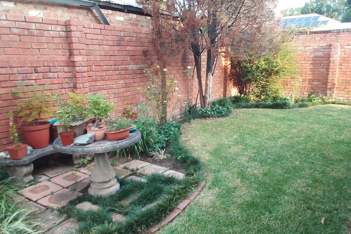 House For Sale in Bethlehem Central - Photo 2