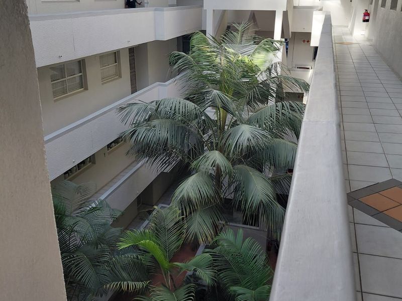 Apartment For Sale in Mouille Point - Photo 4