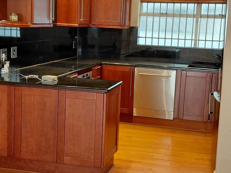 Apartment For Sale in Mouille Point - Photo 8