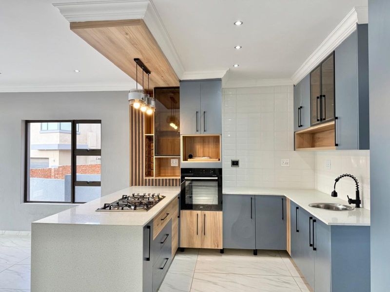 House For Sale in Montana - Photo 3