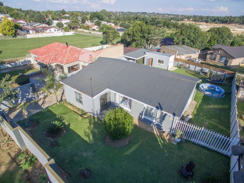 House For Sale in Lewisham - Photo 2