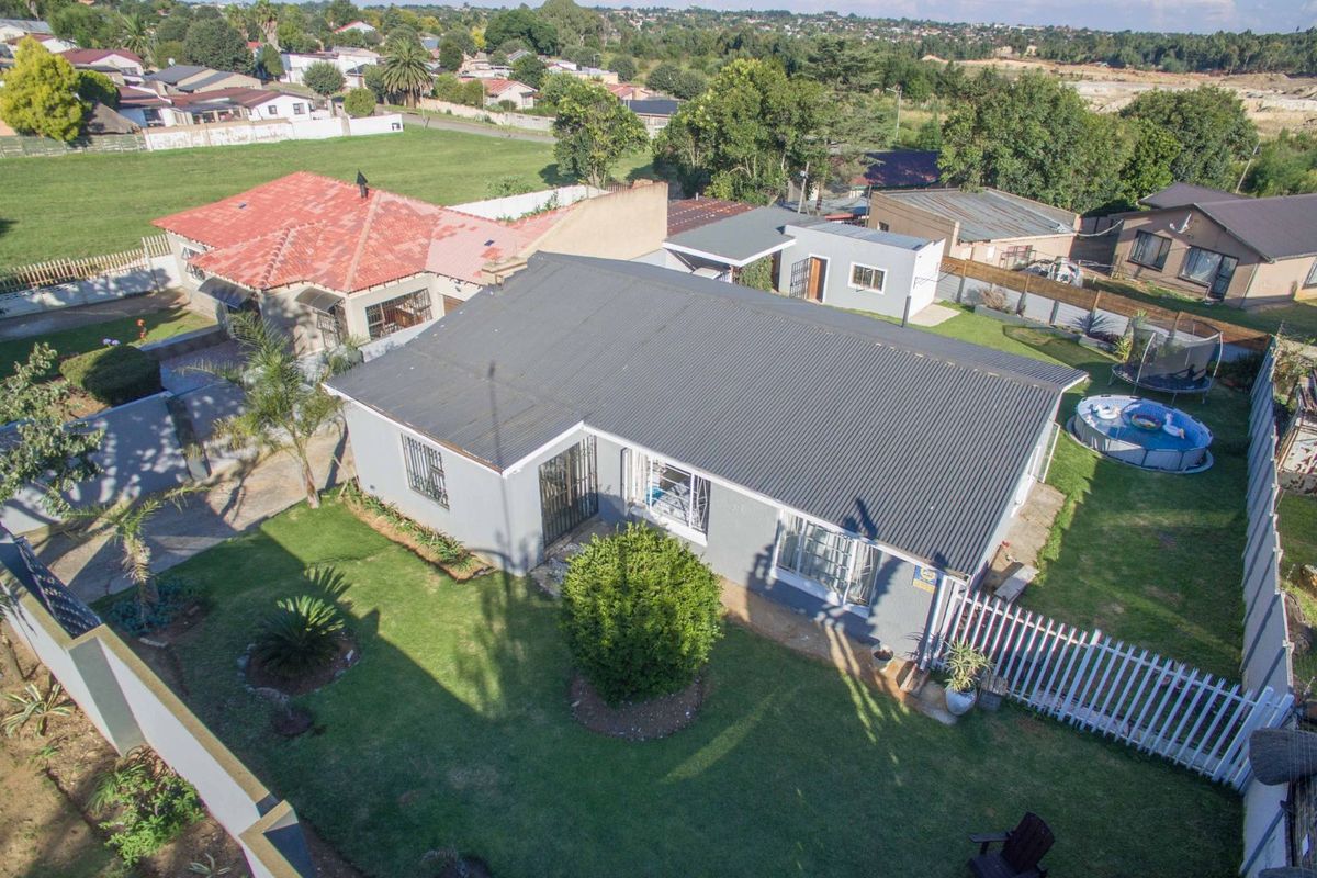 House For Sale in Lewisham - Photo 2