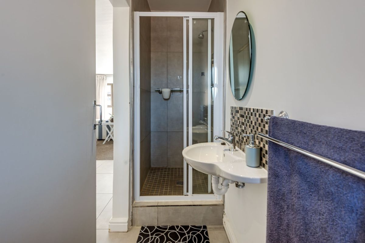 Townhouse For Sale in Mill Park - Photo 3