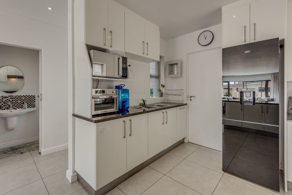 Townhouse For Sale in Mill Park - Photo 4