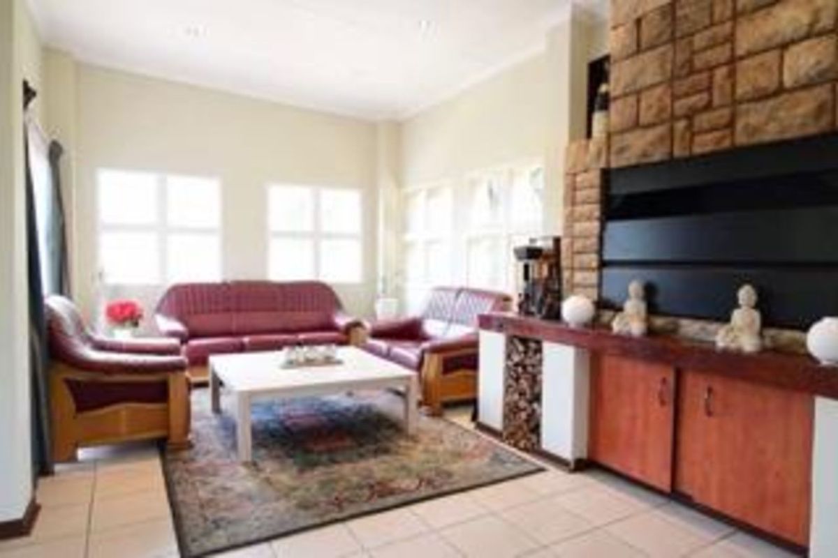 House For Sale in Weltevreden Park - Photo 5