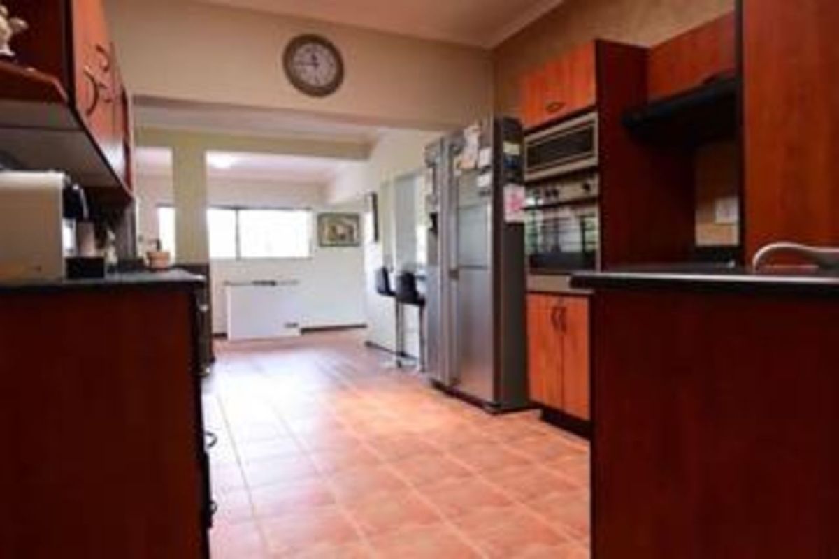 House For Sale in Weltevreden Park - Photo 4