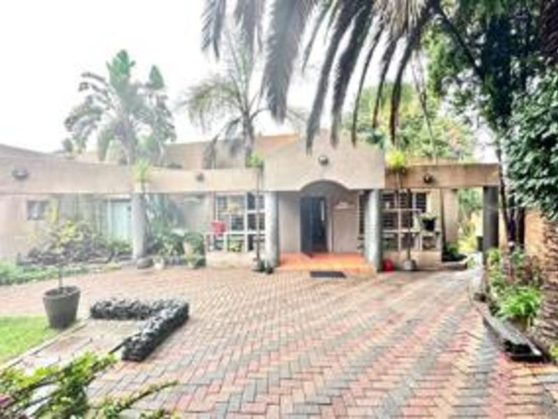 House For Sale in Weltevreden Park - Photo 2