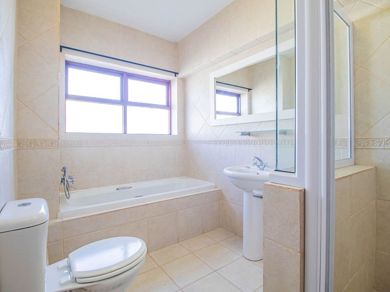 Apartment For Sale in Strand North - Photo 10