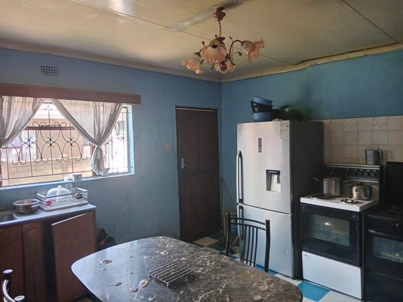 House For Sale in Phuthaditjhaba Central - Photo 6