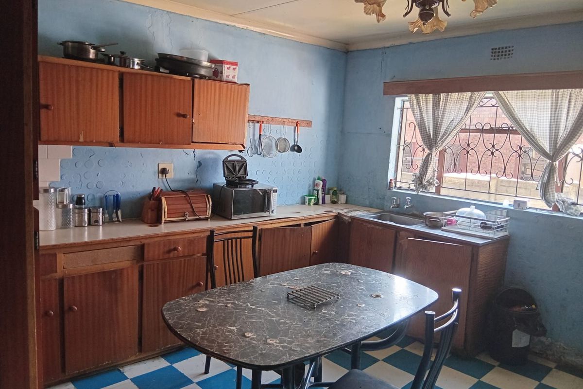 House For Sale in Phuthaditjhaba Central - Photo 5