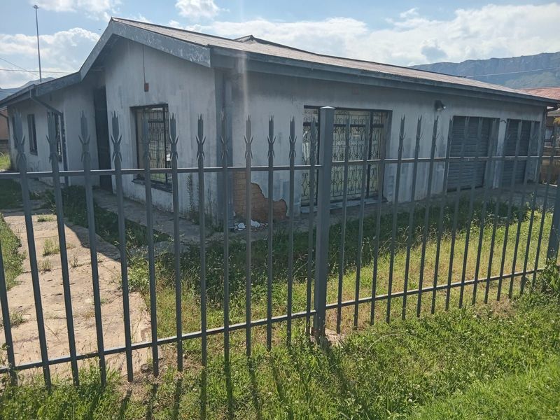 House For Sale in Phuthaditjhaba Central - Photo 2