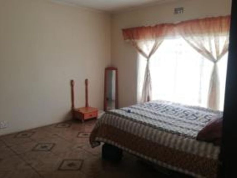 House For Sale in Phuthaditjhaba Central - Photo 7