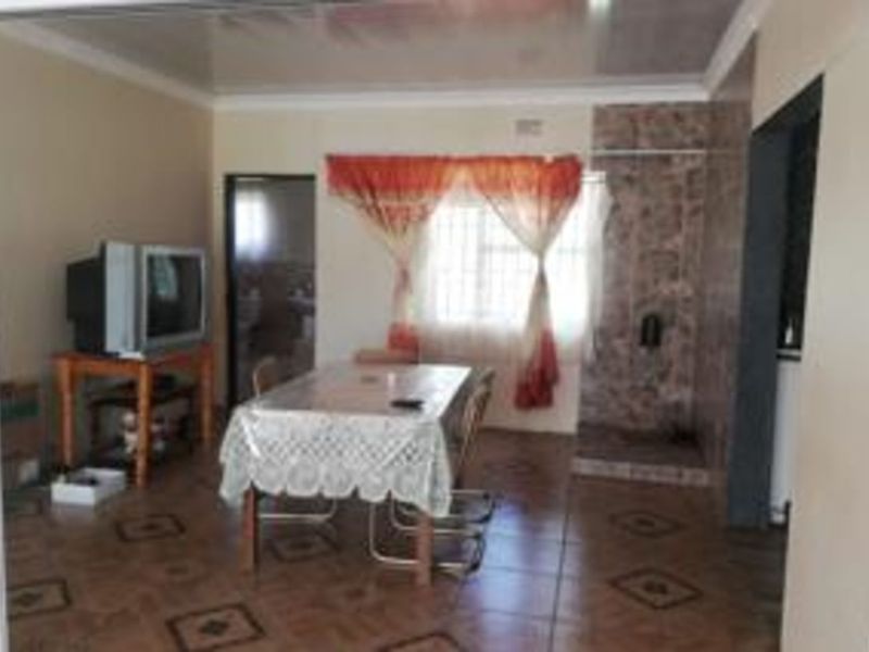 House For Sale in Phuthaditjhaba Central - Photo 4