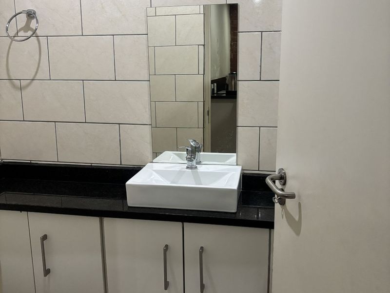 Apartment For Sale in Braamfontein - Photo 8