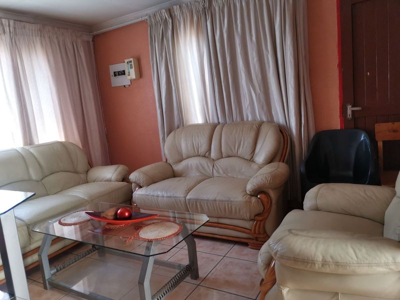 House For Sale in Mabopane Central - Photo 9