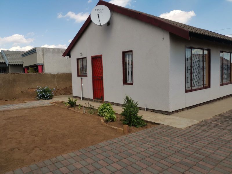 House For Sale in Mabopane Central - Photo 3