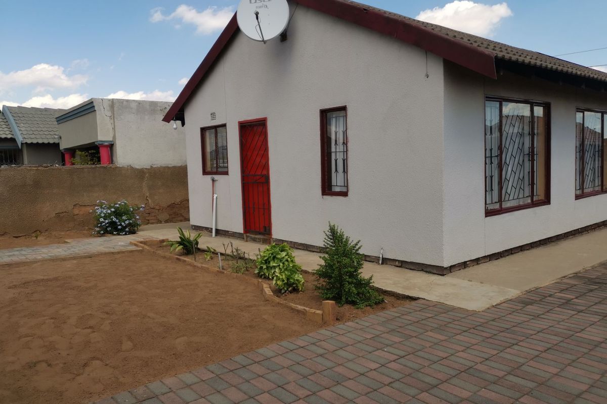 House For Sale in Mabopane Central - Photo 3