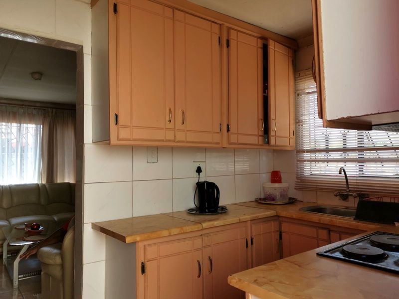 House For Sale in Mabopane Central - Photo 4