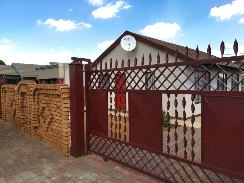 House For Sale in Mabopane Central - Photo 1