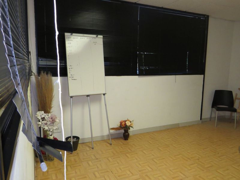 Commercial To Rent in Bedfordview Central - Photo 2