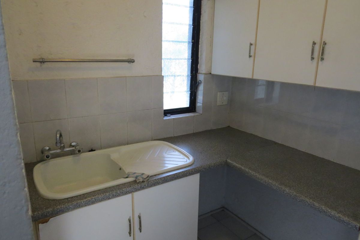 Commercial To Rent in Bedfordview Central - Photo 2