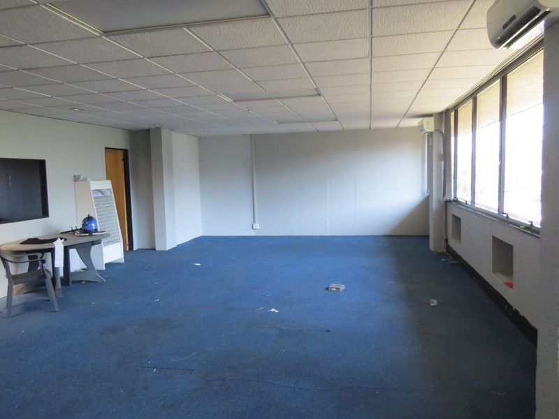 Commercial To Rent in Bedfordview Central - Photo 3