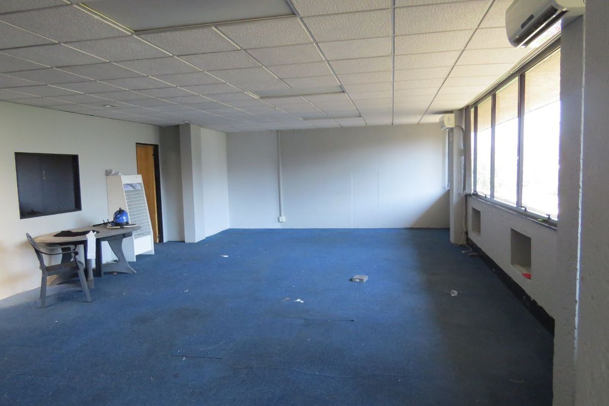 Commercial To Rent in Bedfordview Central - Photo 3
