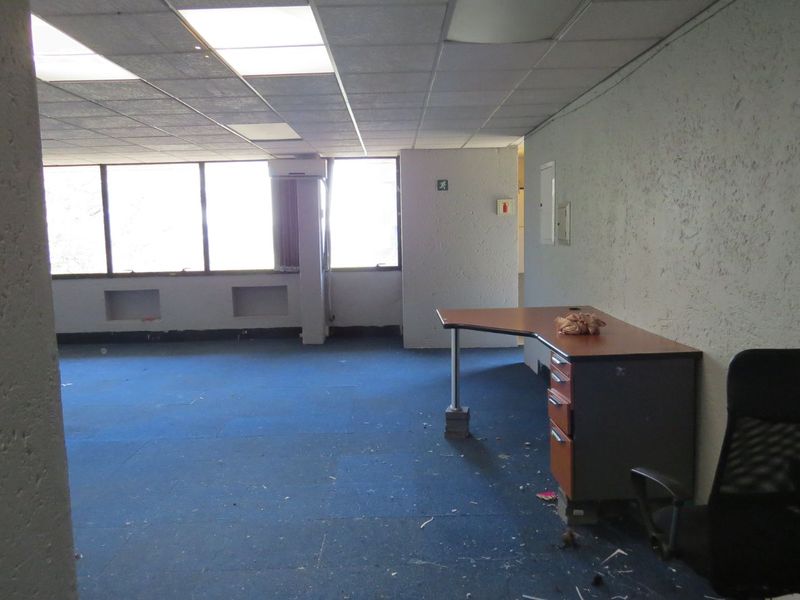 Commercial To Rent in Bedfordview Central - Photo 4