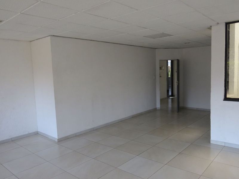 Commercial To Rent in Bedfordview Central - Photo 2