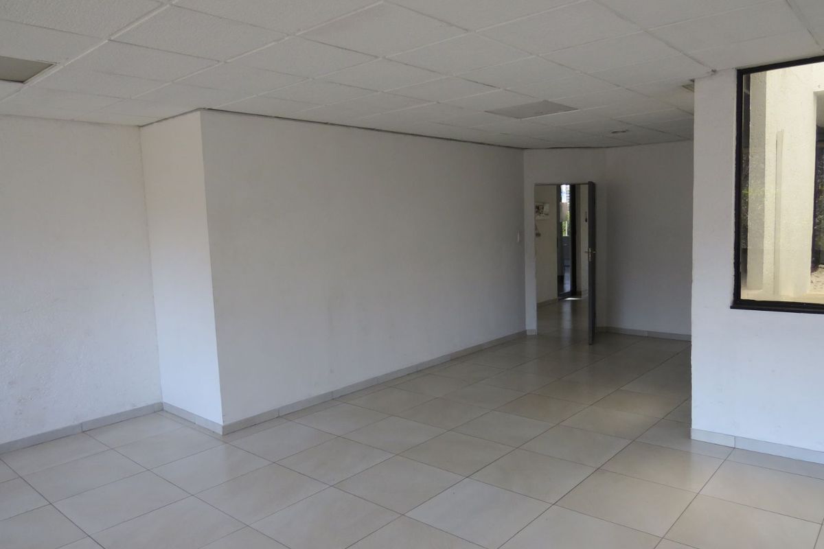 Commercial To Rent in Bedfordview Central - Photo 2