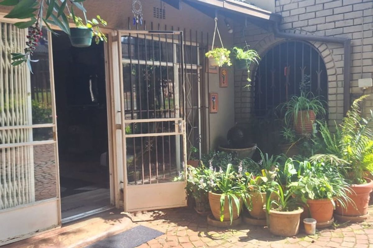 House For Sale in Hamberg - Photo 2