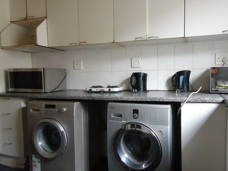 House For Sale in Brixton - Photo 4