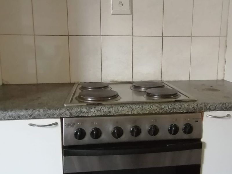 House For Sale in Brixton - Photo 3