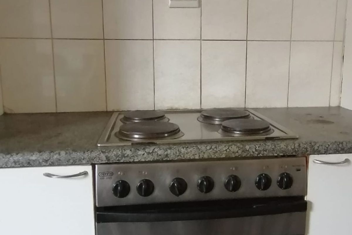 House For Sale in Brixton - Photo 3