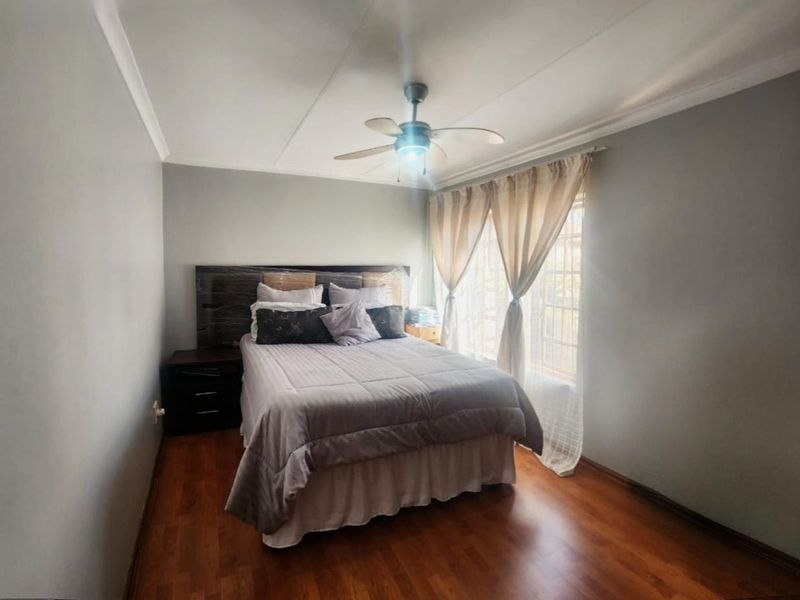 Townhouse For Sale in Rooihuiskraal North - Photo 6