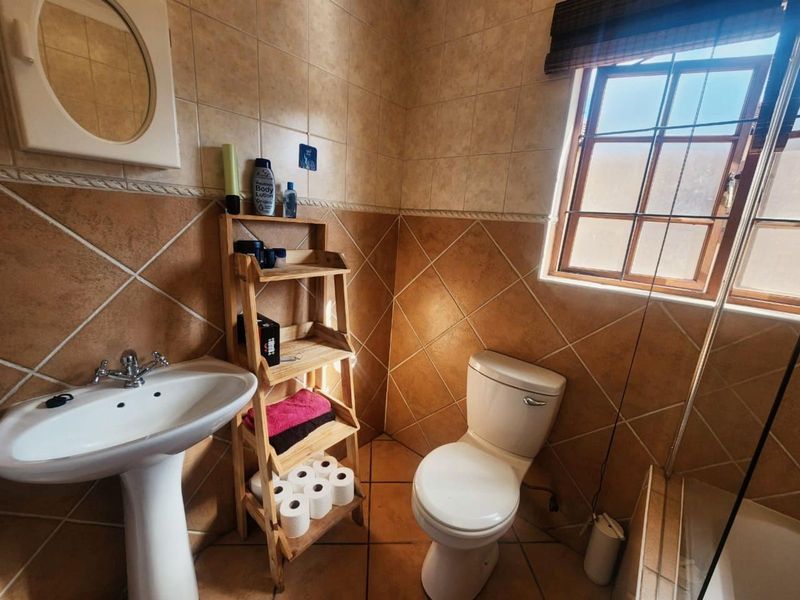 Townhouse For Sale in Rooihuiskraal North - Photo 9