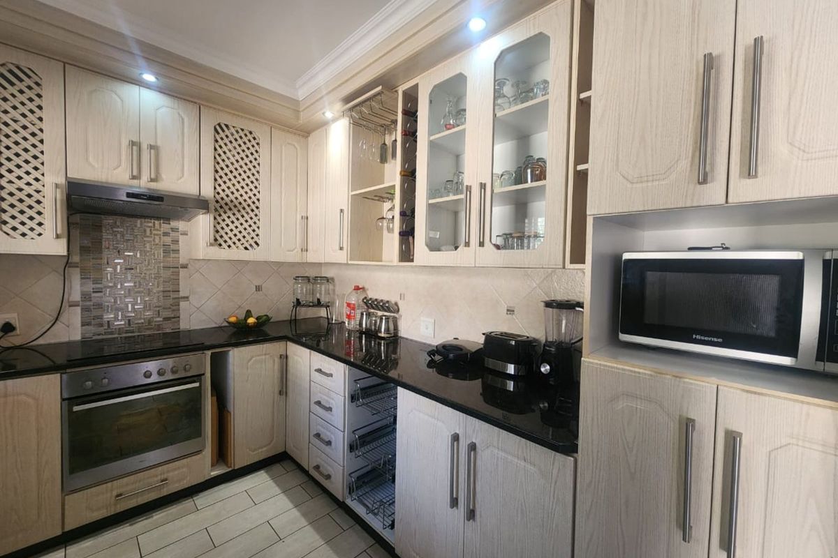 Townhouse For Sale in Rooihuiskraal North - Photo 3