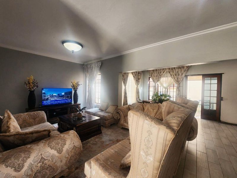 Townhouse For Sale in Rooihuiskraal North - Photo 5