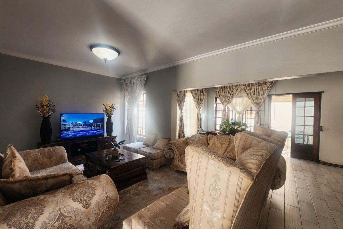 Townhouse For Sale in Rooihuiskraal North - Photo 5