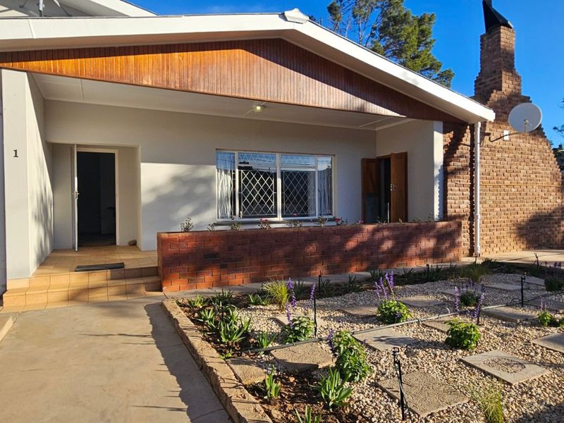 House For Sale in Steytlerville Central - Photo 2