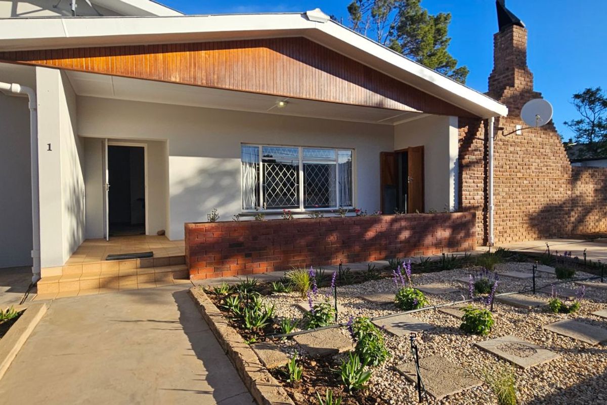 House For Sale in Steytlerville Central - Photo 2