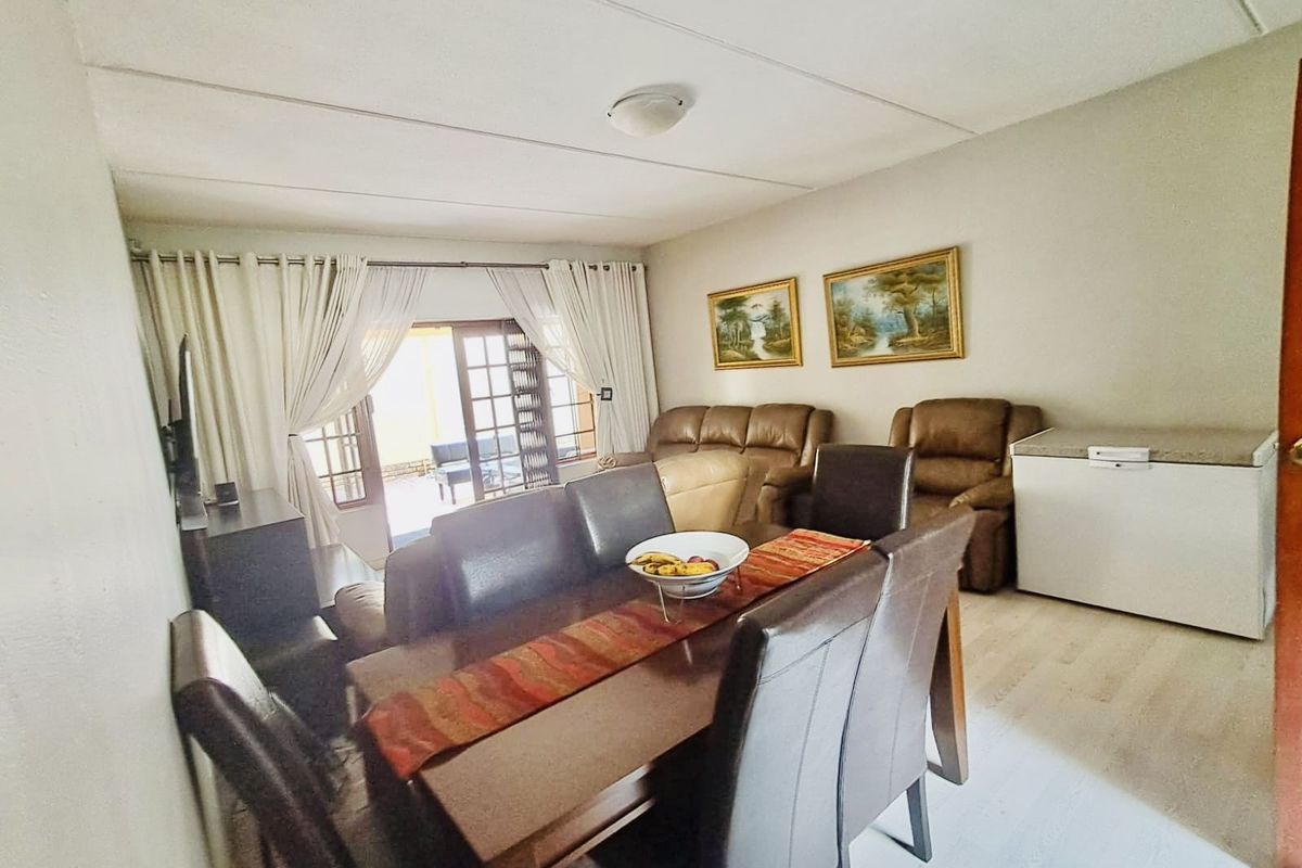 Townhouse For Sale in Northwold - Photo 4